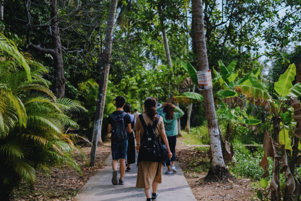 How Eco-Tourism Helps Local Communities and the Environment: A Path to Sustainable Development